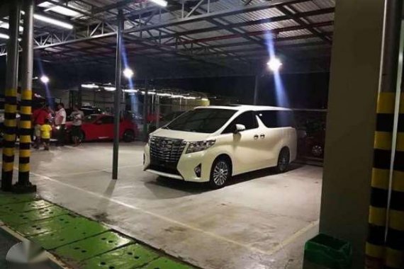 Toyota Alphard 2018 Van white for sale 