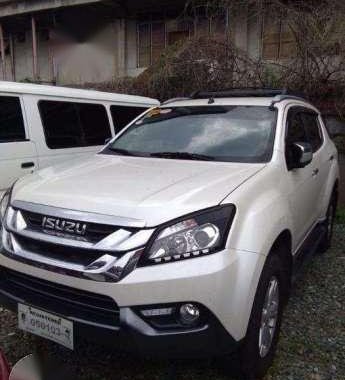 2017 Isuzu MUX Pearl White Loaded 4x2 AT for sale 