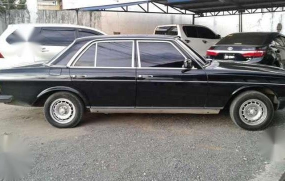 Mercedez Benz 230 MT Black Sedan For Sale