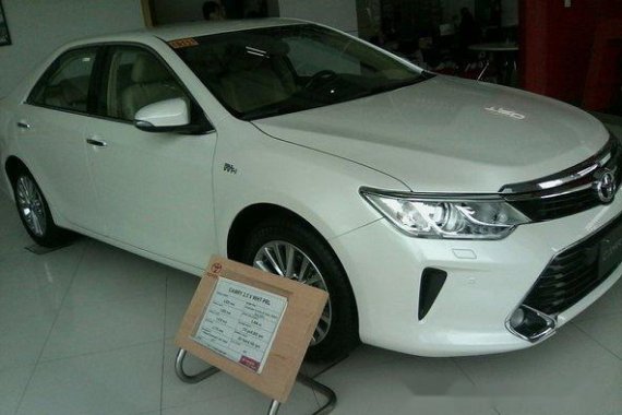 Toyota Camry 2017 White for sale