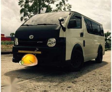 2013 Hiace Commuter