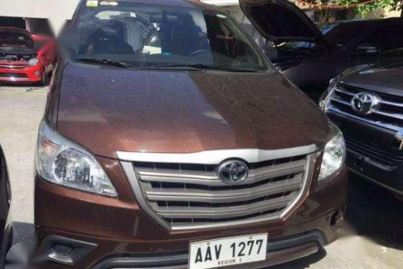 2014 Innova E DSL Automatic Toyota Brown