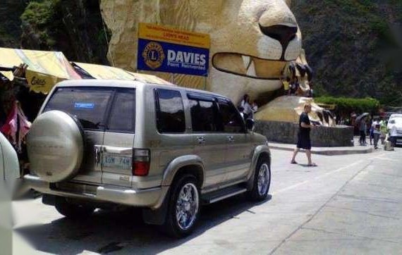 Isuzu Trooper Skyroof Edition 2003 Model Local