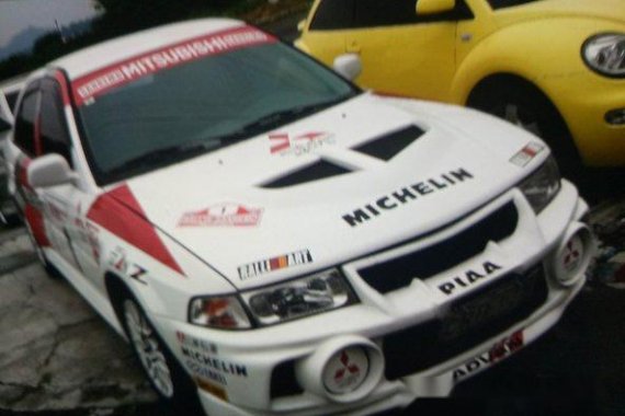 For sale White Mitsubishi Lancer 2000