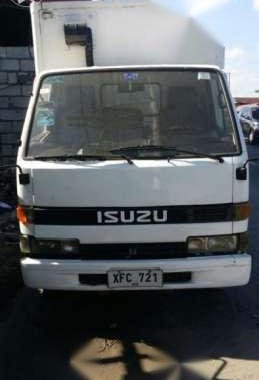 Isuzu elf close van