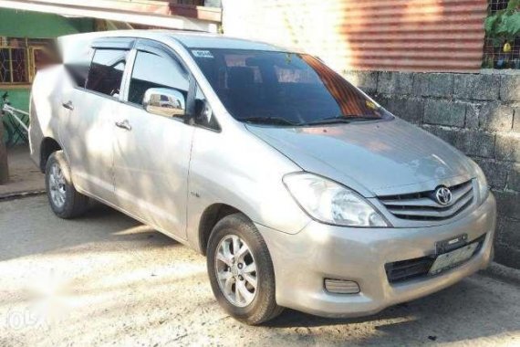 Toyota Innova 25E automatic 2011 for sale