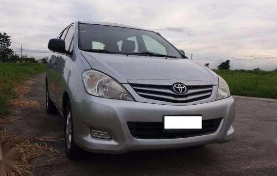 Toyota Innova E 2012