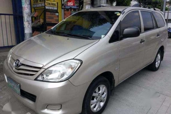 Toyota Innova E AT 2011 Beige For Sale 