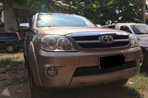 TOYOTA FORTUNER G variant Gas Automatic 2006 model