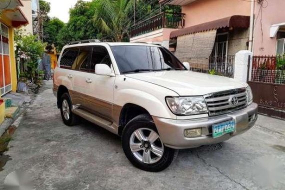 2003 toyota land cruiser VXR 4X4 top of the line