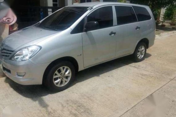 Toyota Innova E 2011 AT Silver For Sale 