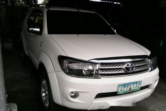 FOR SALE WHITE Toyota Fortuner 2009