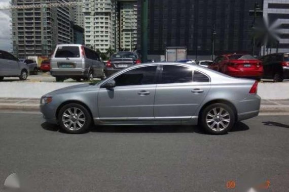 Volvo S80. price negotiable.