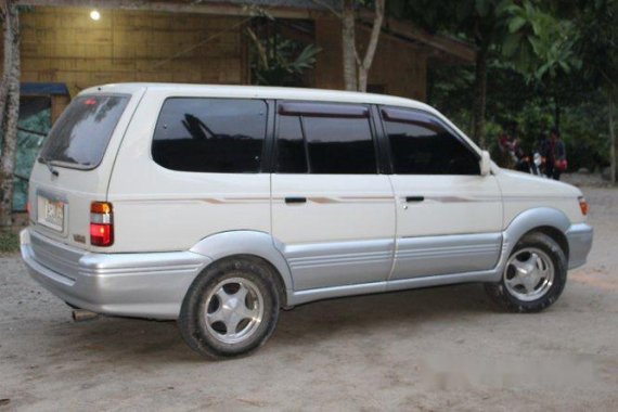 FOR SALE WHITE Toyota Revo 2000
