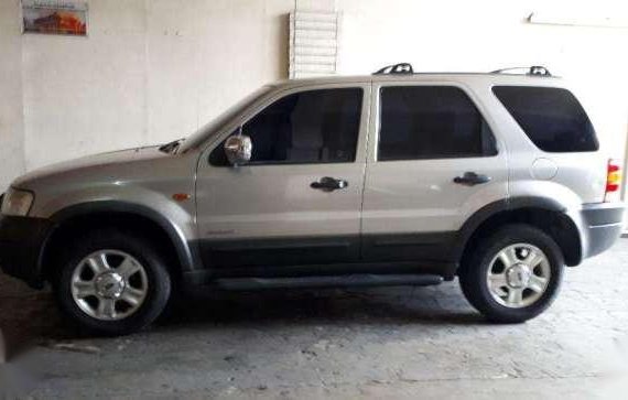 2003 Ford Escape XLT 4 x 4 MT alt to crv tucson vitara forester