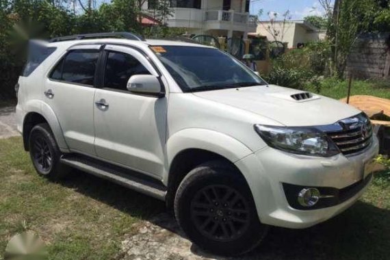 Toyota Fortuner V 2016 White For Sale 