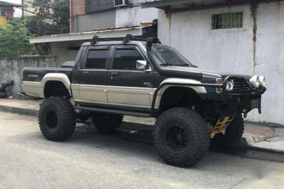 Mitsubishi Strada 4x4