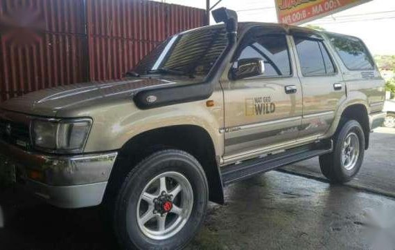 Toyota Hilux SR5 DUBAI 4x4 Beige For Sale 