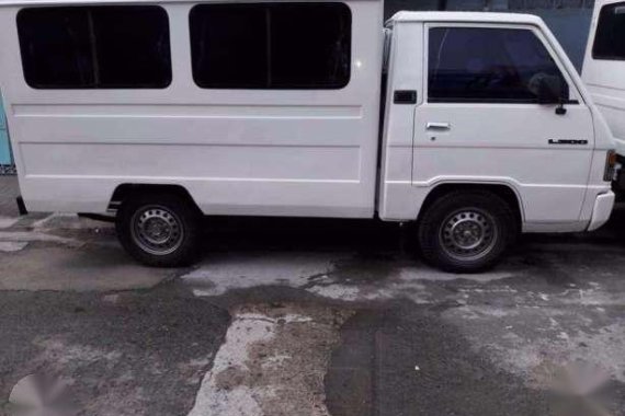 2000 Mitsubishi L300 FB Dual AC