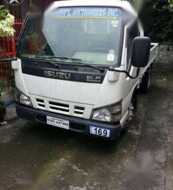 isuzu elf truck