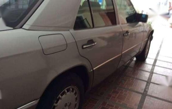 Mercedes Benz 280E