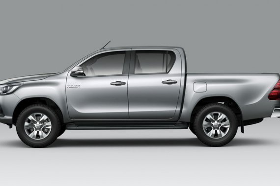 Selling Silver Toyota Hilux 2019 Automatic Diesel 