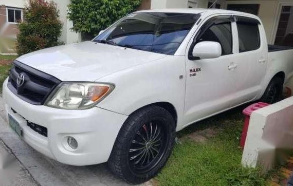 Toyota Hillux 2006 AT White Pick up For Sale 