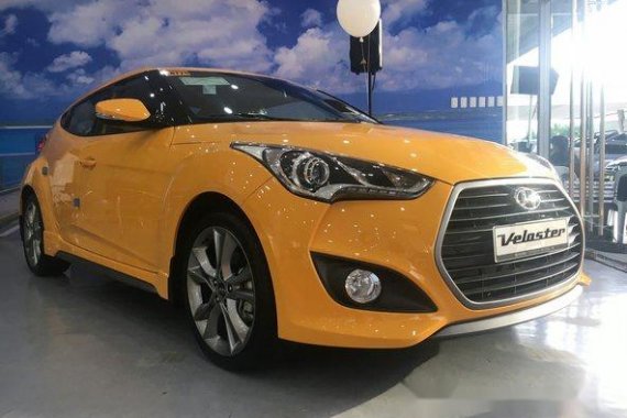 Hyundai Veloster 2017 YELLOW FOR SALE