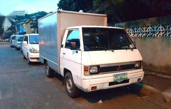 2009 Mitsubishi L300 FB Aluminum Van - 09