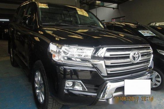 Toyota Land Cruiser 2017 LIKE BNEW FOR SALE
