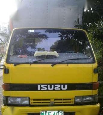 Isuzu elf close van