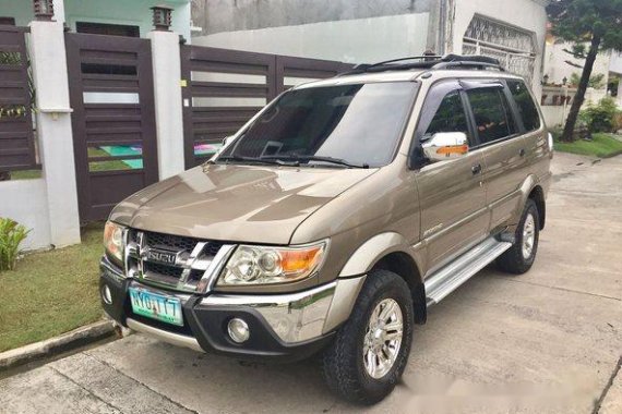 Isuzu Crosswind 2010 BEIGE FOR SALE