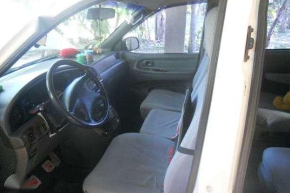 Kia Carnival Van white for sale 