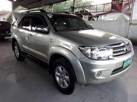 Toyota Fortuner G Diesel 4x2 2010