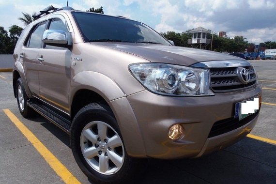 Low Mielage Super loaded Toyota Fortuner G AT VVTi 