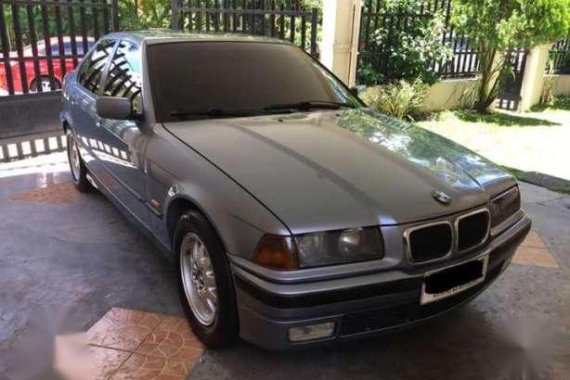 1998 BMW 320i