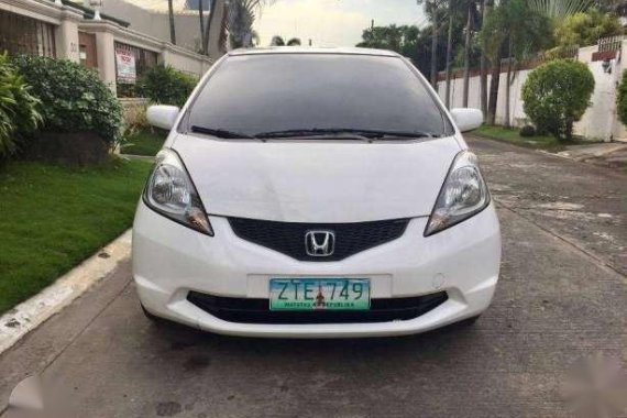 2009 Honda Jazz 1.3 AT White For Sale 