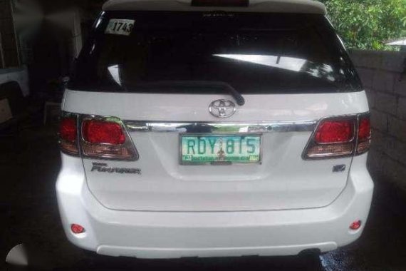 Toyota Fortuner V 2006 white for sale 