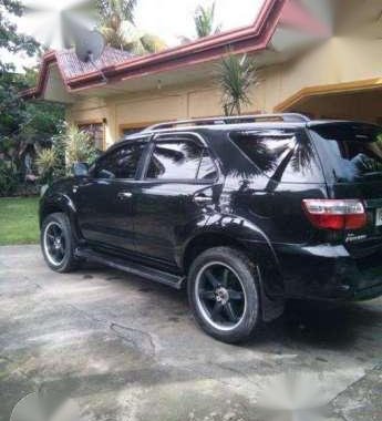 Toyota Fortuner 2009 MT Black For Sale 