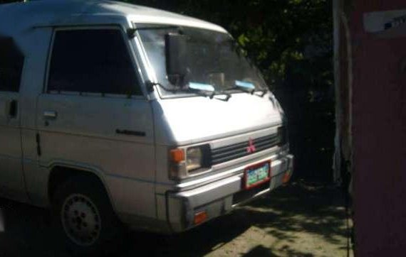 mitsubishi L300 van