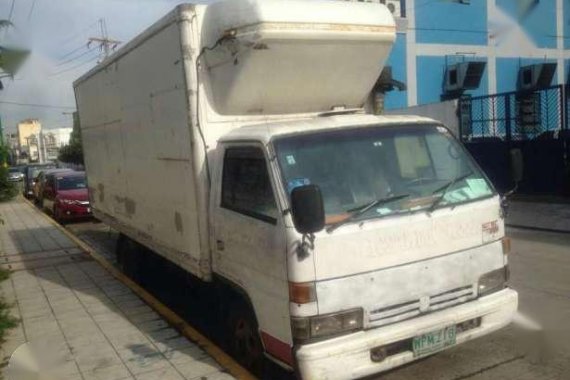 For sale 2000 mdl Isuzu Elf wide truck 