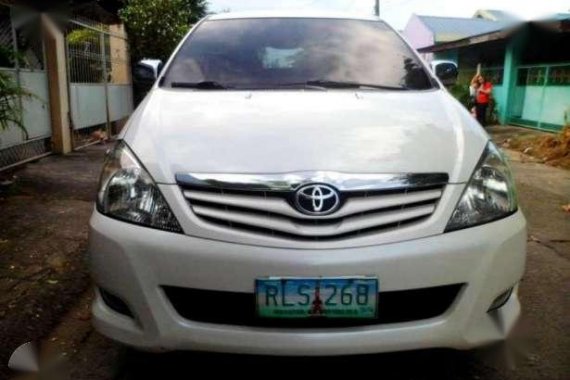 2011 Toyota Innova G Gas AT White For Sale 