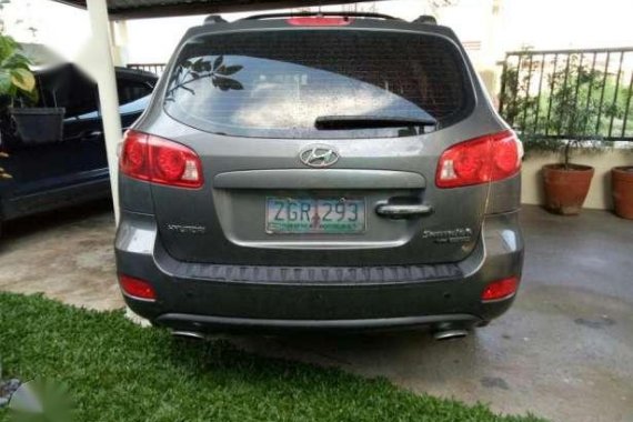 Hyundai Santa Fe V6 4WD Top of the Line For Sale 