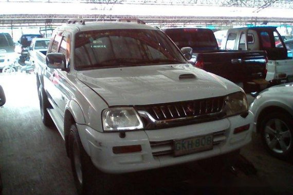 Mitsubishi Strada 2000 for sale 