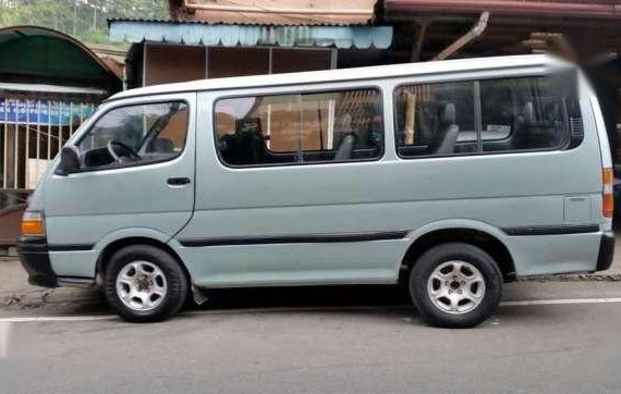 1995 toyota hiace commuter van