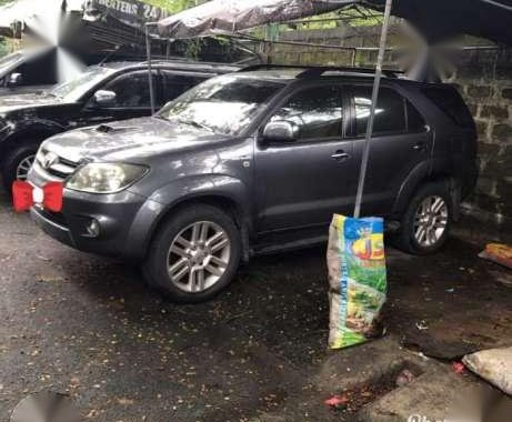 Toyota Fortuner V 2006 3.0D 4x4 AT Gray For Sale 