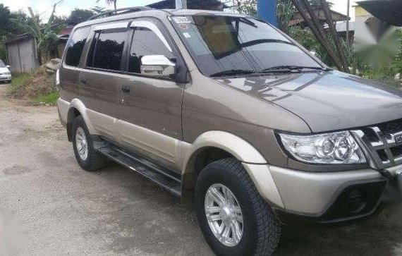 Isuzu Crosswind XUV 2011 MT Brown For Sale 