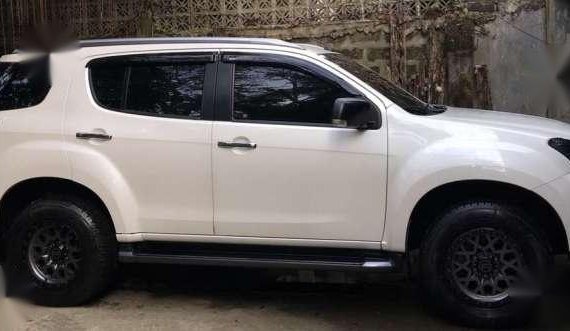 Isuzu MUX 2015 model AT