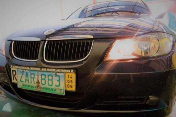 BMW 320i AT Gas 2005 model Dark Blue