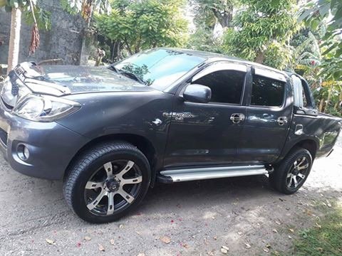 Toyota Hilux grey for sale/swap 4x4